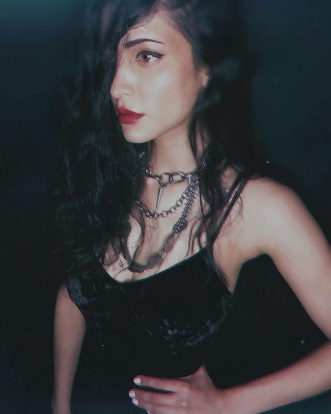 Shruti Haasan Instagram Poses
